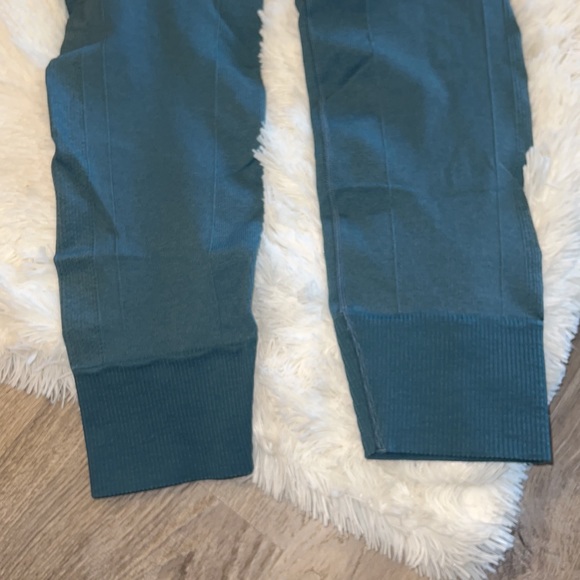 Lululemon Ebb to Street Pant - Size 12 - Picture 7 of 10